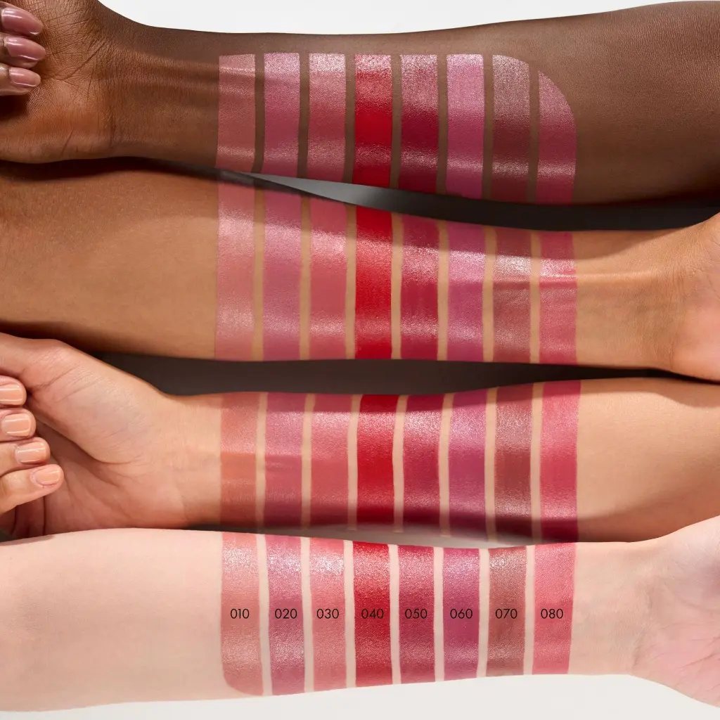 Catrice Shine Bomb Lip Lacquer Hand.webp