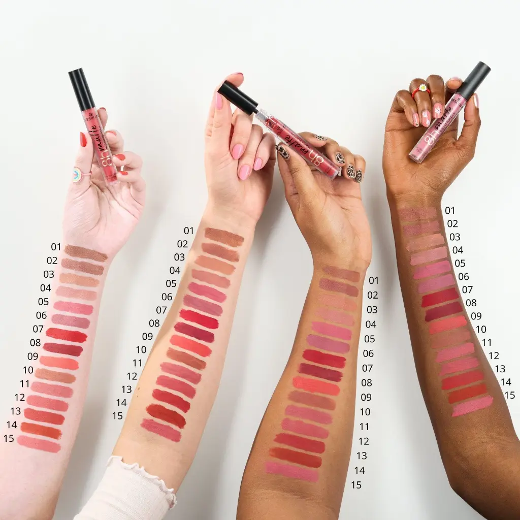 Essence 8h matte liquid lipstick HAND 2.webp
