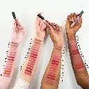 Essence 8h matte liquid lipstick HAND 2.webp