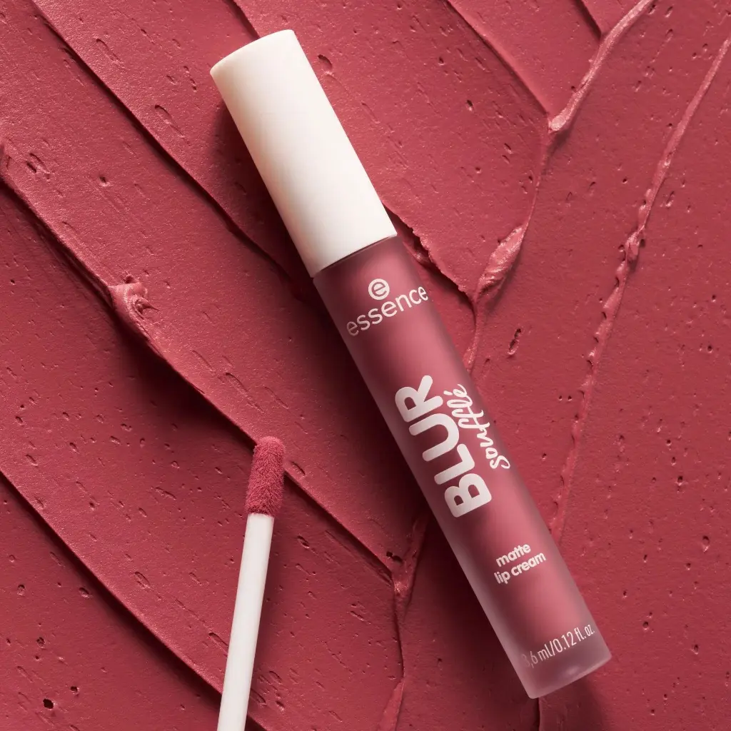 Essence BLUR soufflé matte lip cream 05.webp