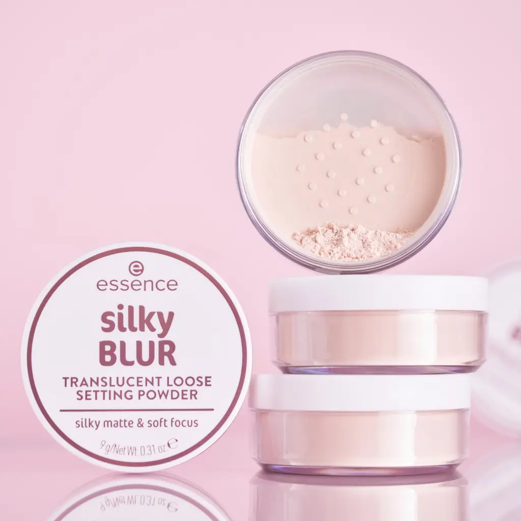 ess silky blur translucent loose setting powder 10.webp